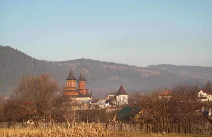 Biserica - vedere exterioară