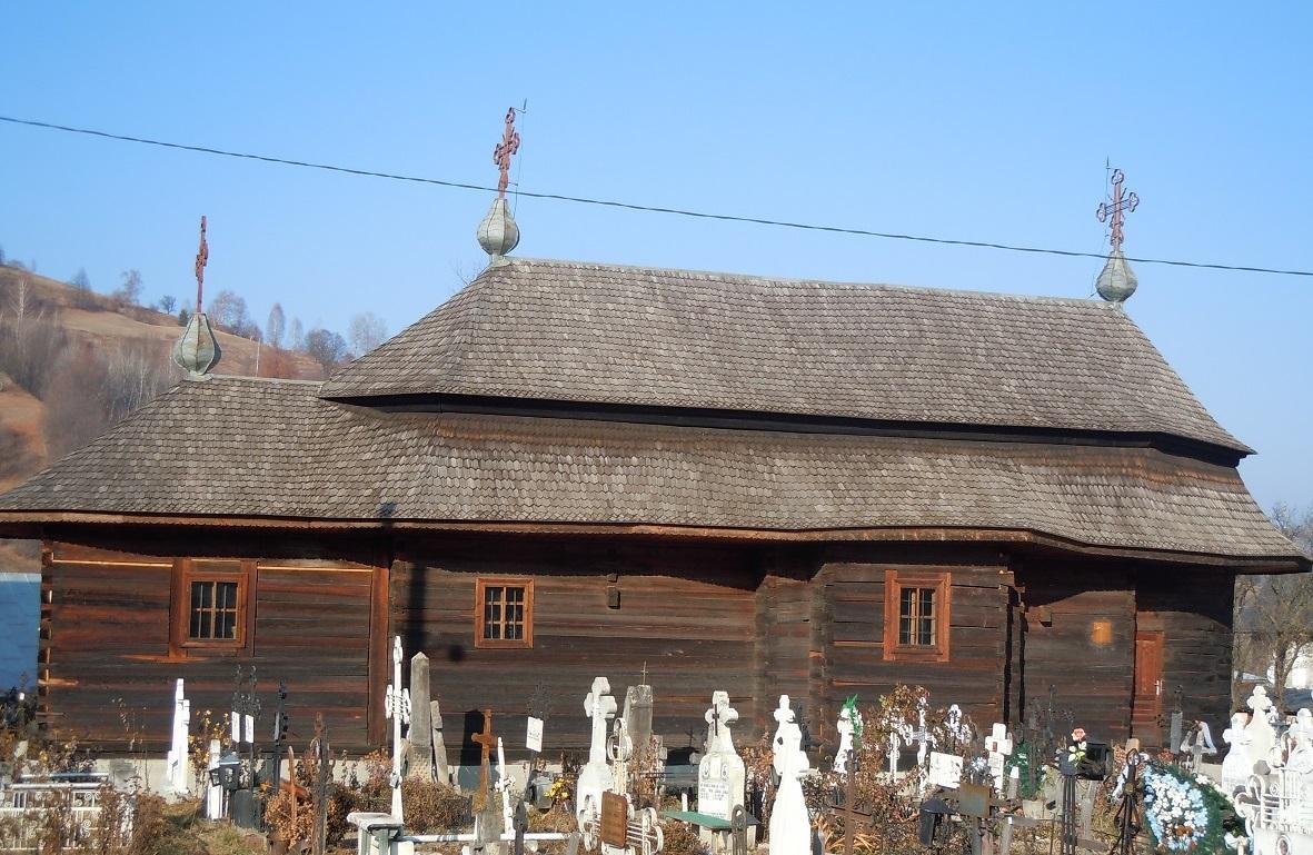 Biserica de lemn din cimitir